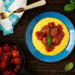 polenta com almôndegas tudo gostoso