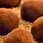 Trufas de chocolate meio amargo: receita fácil com poucos ingredientes