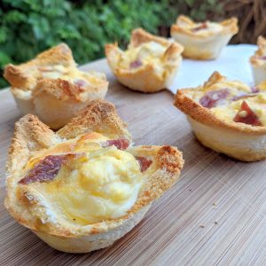 Mini quiche lorraine com pão de forma