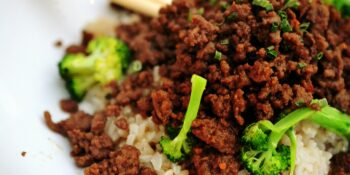 Carne moída com brócolis