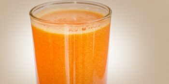 Suco de acerola e hortelã