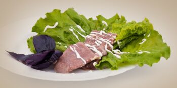 Língua de boi com salada