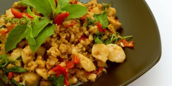 Refogado de quinoa com batata e manjericão