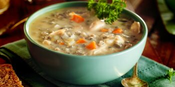 Sopa de frango com cevada
