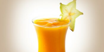 Suco de carambola e maracujá
