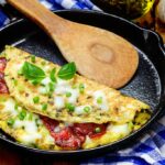 Omelete de queijo e bacon tudo gostoso