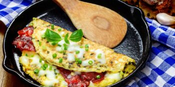 Omelete com queijo e bacon
