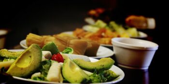 Salada de abacate, palmito, acelga e tomate
