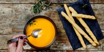 Sopa de abóbora e batata doce
