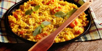 Arroz com açafrão e frutas secas
