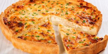 Quiche de cebola e queijo