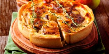 Quiche de queijo parmesão e alecrim