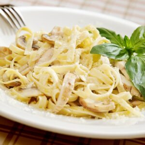 Fettuccine ao molho branco com frango