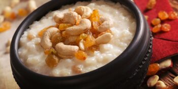 Arroz doce com castanha de caju e passas