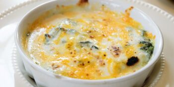 Gratinado de espinafre, batata e queijo