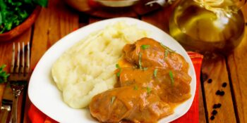 Charuto de repolho com carne moída