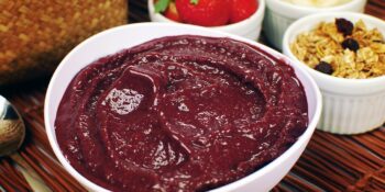 Açaí com morango e mel