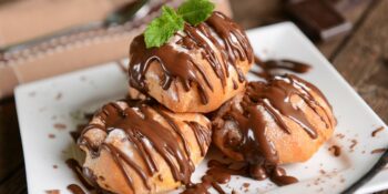 Profiteroles recheado com chantilly