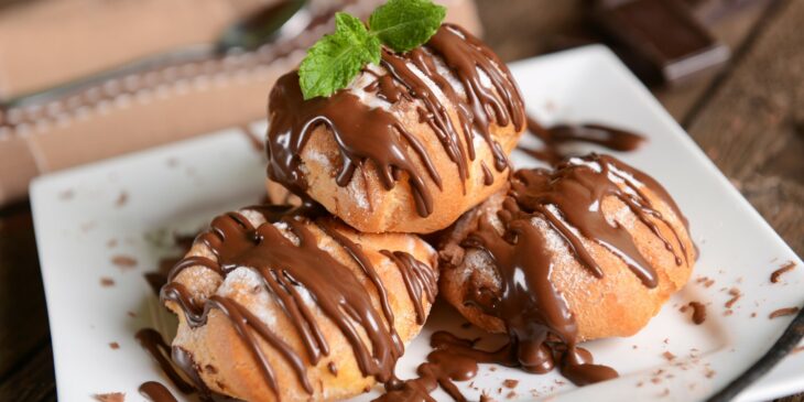 profiteroles recheado com chantilly tudo gostoso