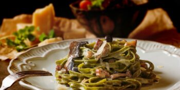 Fettuccine verde com bacon