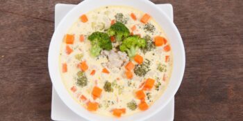 Sopa de cenoura e brócolis