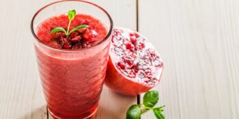Suco de romã e hortelã