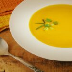 Sopa de cenoura e batata doce tudo gostoso simples