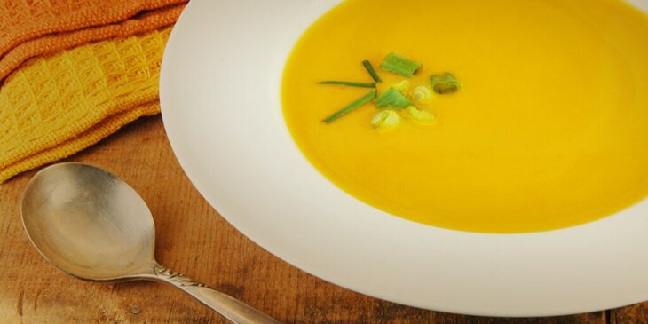 Sopa de cenoura e batata doce tudo gostoso simples