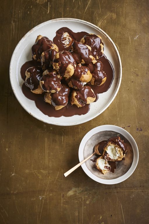 profiteroles recheado com chantilly de padaria