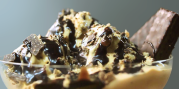 Sorvete de doce de leite com Bis