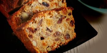 Bolo com frutas cristalizadas