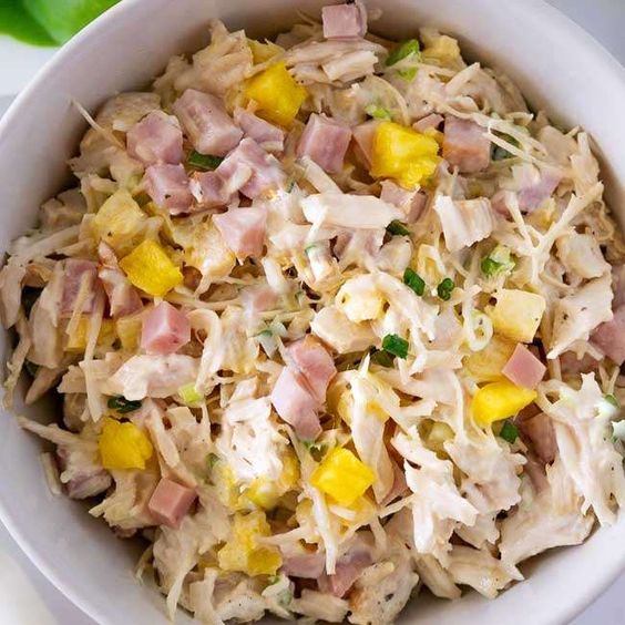 Salada de frango com abacaxi  com, molho