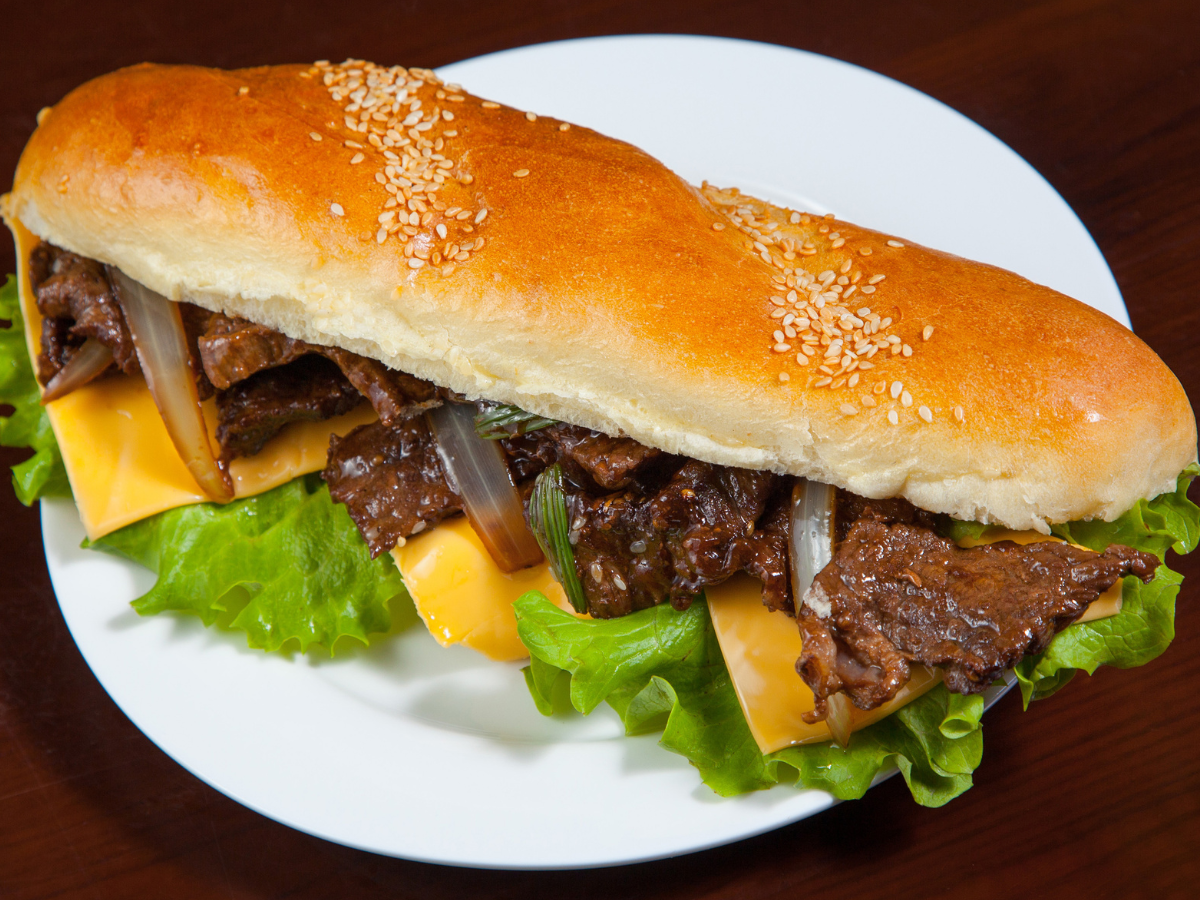 Sanduiche de carne e queijo simples fácil