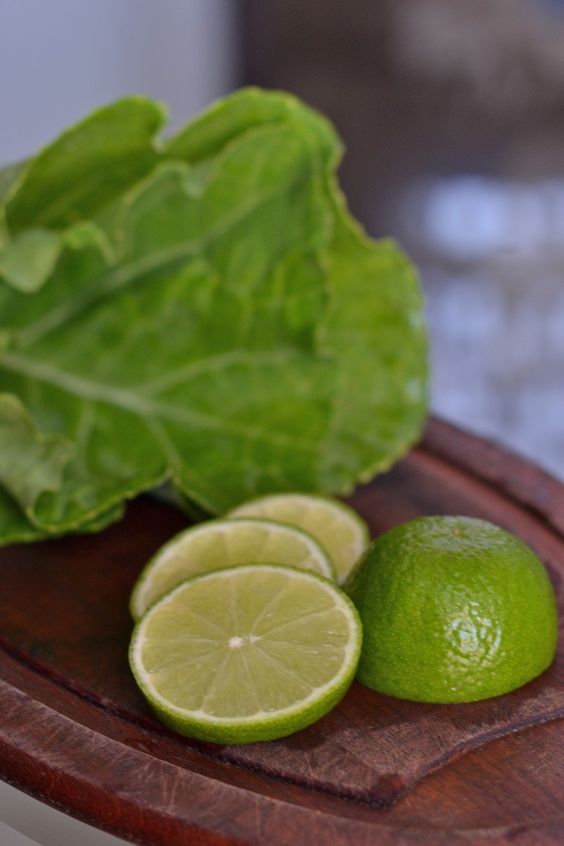 Suco de limão fortificante prático e rápido de liquidificador