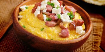 Angu com bacon