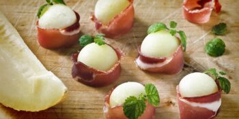 Aperitivo de melão e presunto de parma