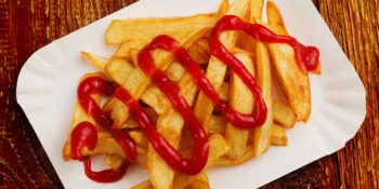 batata frita com catchup