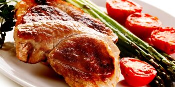 Bife de lombo com aspargos