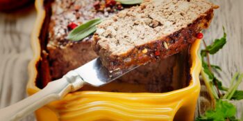 bolo de carne condimentado
