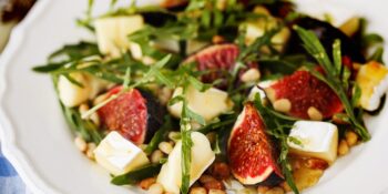 Salada de brie, figo e quinoa