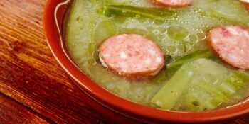 Caldo verde com mandioca