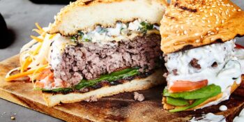 Hambúrguer com molho de iogurte
