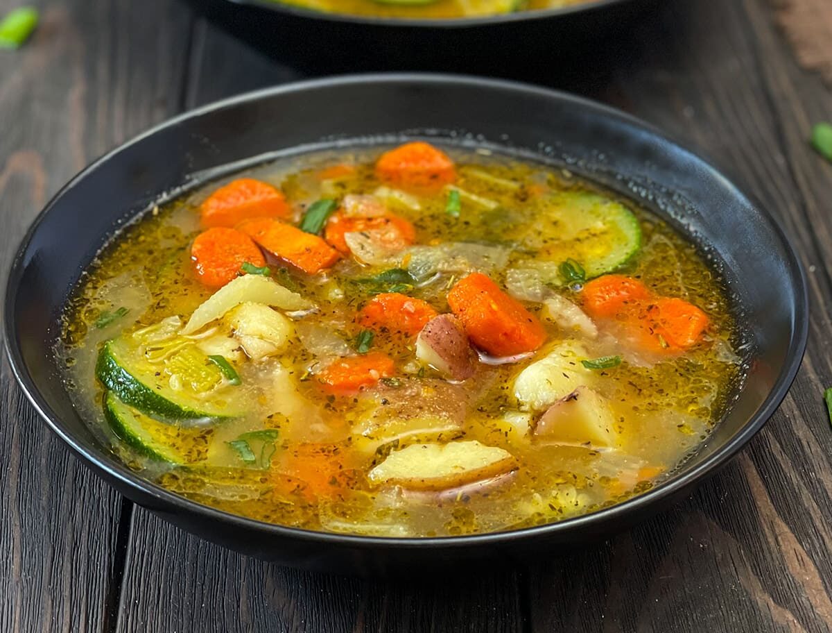 Sopa de abobrinha, cenoura e batata