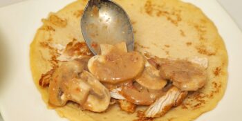 Crepe de frango com cogumelos