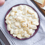 Nhoque ao molho de queijo brie