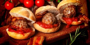 Hamburguinho de almôndegas
