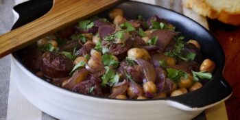 Linguiça com grão-de-bico