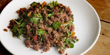 Carne moída com pimentão e orégano