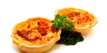 Empadinhas de queijo e bacon