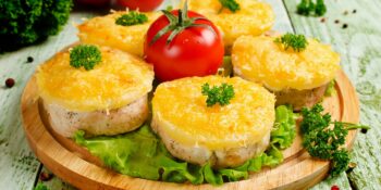 Hambúrguer de frango com abacaxi